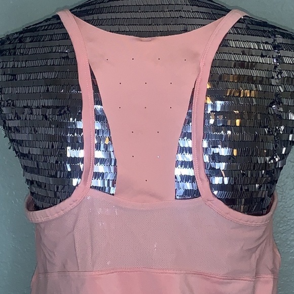 Women’s Under Armour Loose Pink Tank - Picture 6 of 8